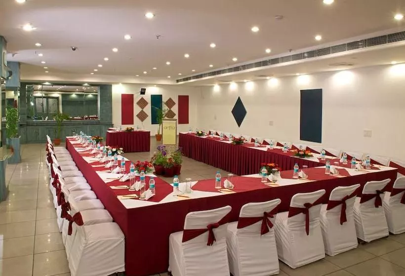 Fotos del hotel Capital O 16658 Anila:  21