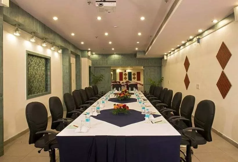 Fotos del hotel Capital O 16658 Anila:  8