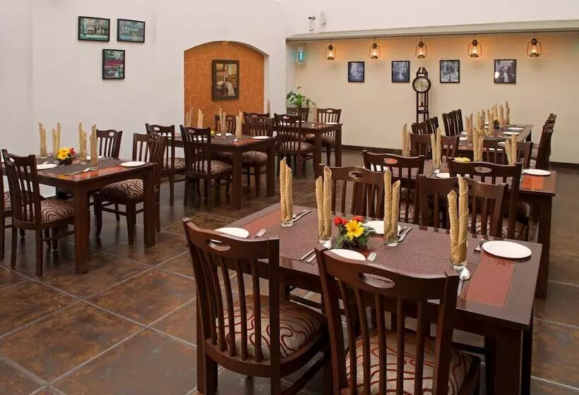 Fotos del hotel Capital O 16658 Anila:  6