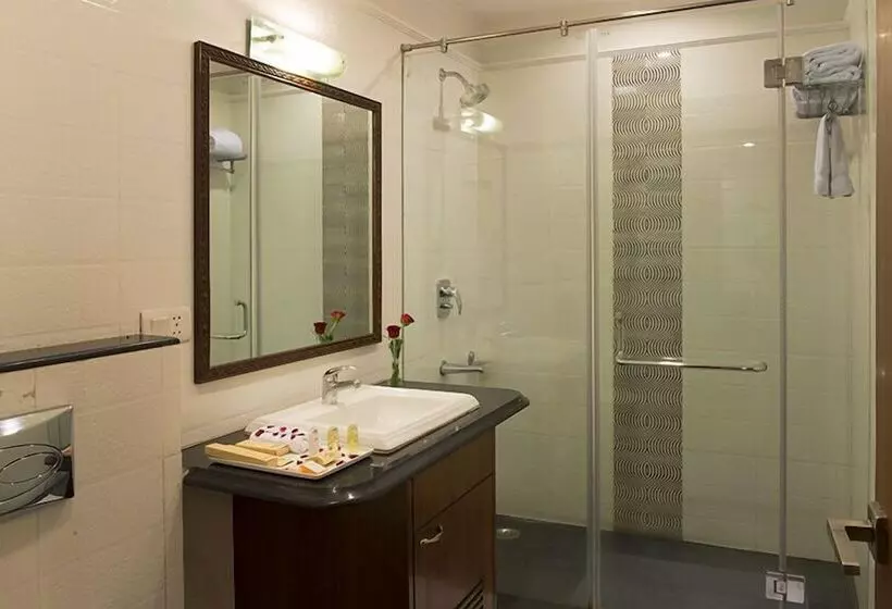 Fotos del hotel Capital O 16658 Anila:  16