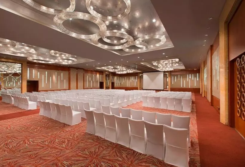 Fotos del hotel Sheraton Grand Bangalore  At Brigade Gateway:  9