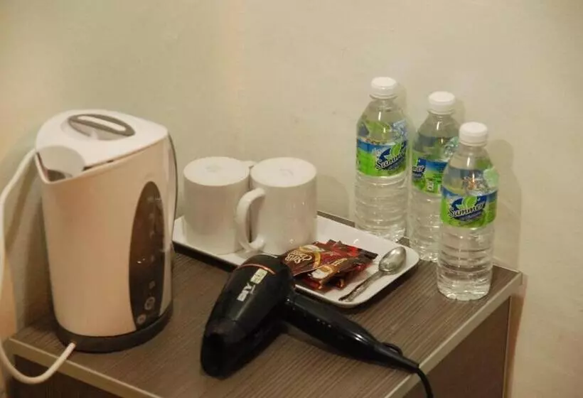 Fotos del hotel Lacomme Inn:  25