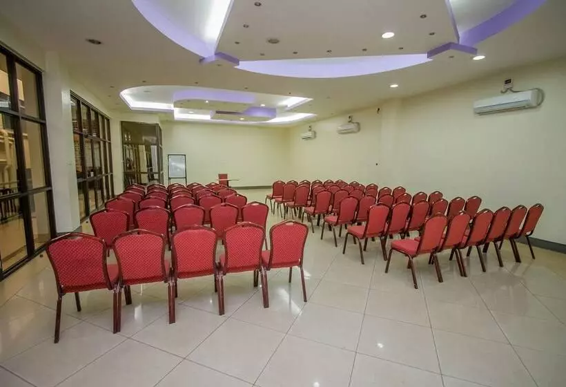 Fotos del hotel Holiday Express ,kampala:  5