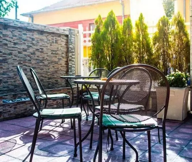 Fotos del hotel Guest Accommodation Majesty:  5