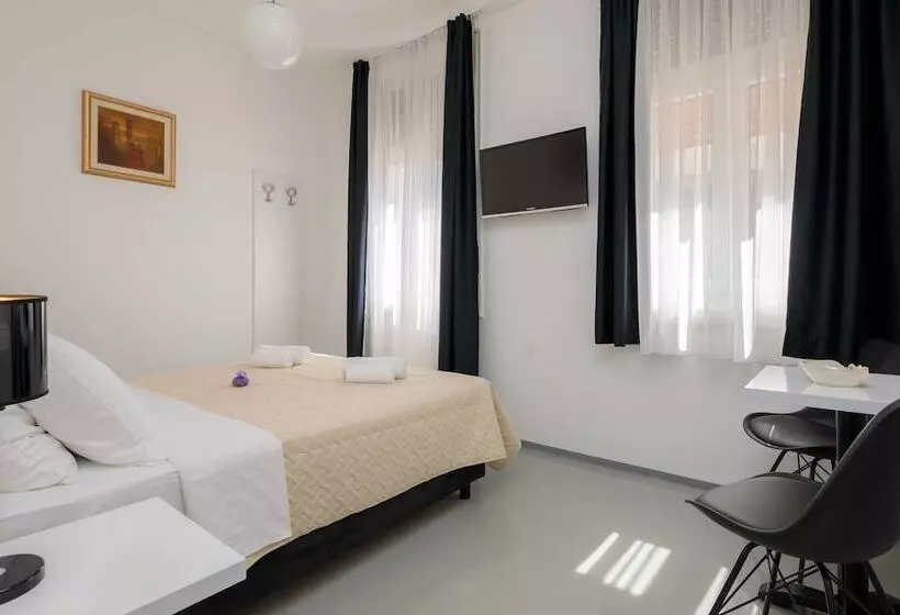 Fotos del hotel Sirius Luxury Rooms:  2