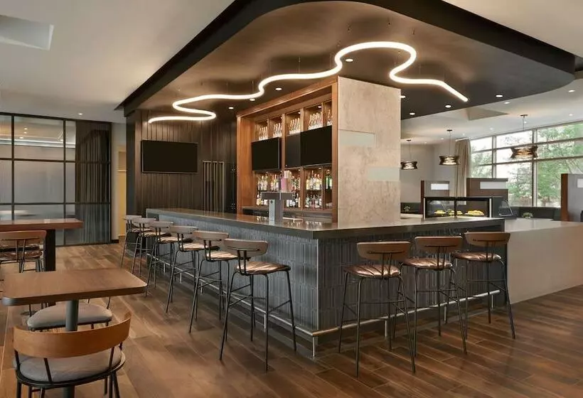 Fotos del hotel Courtyard By Marriott Calgary Airport:  4