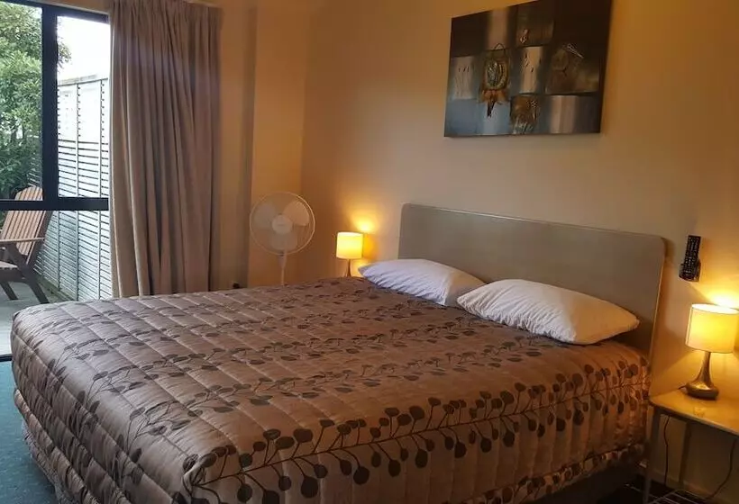 Fotos del hotel At The Rocks Motor Lodge:  6