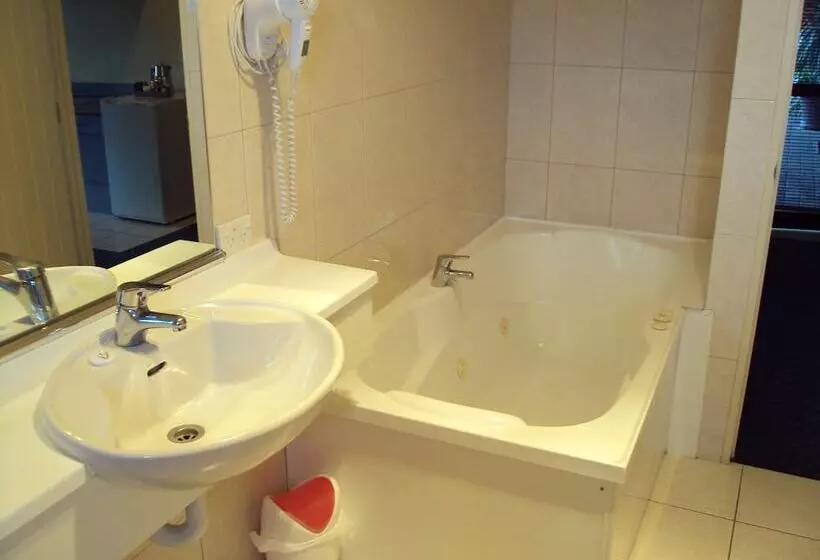 Fotos del hotel At The Rocks Motor Lodge:  5