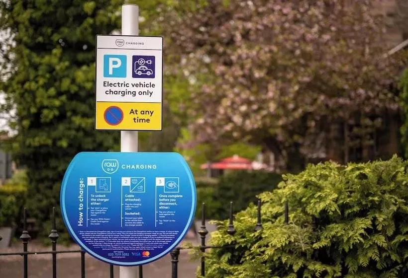 Fotos del hotel Hampton Hotel By Greene King Inns:  8