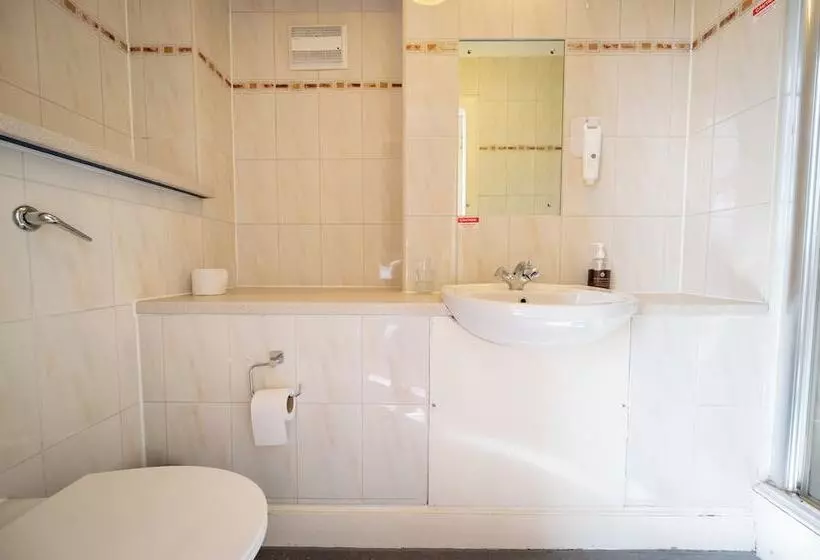 Fotos del hotel Hampton Hotel By Greene King Inns:  17