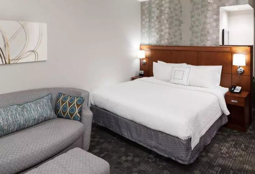 Courtyard By Marriott Miami At Dolphin Mall