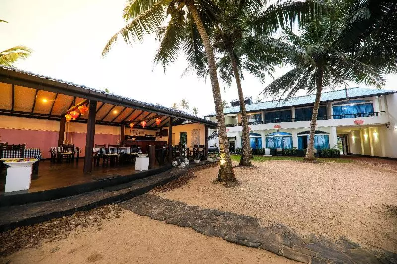 Fotos del hotel Dalawella Beach Resort By Deco:  3