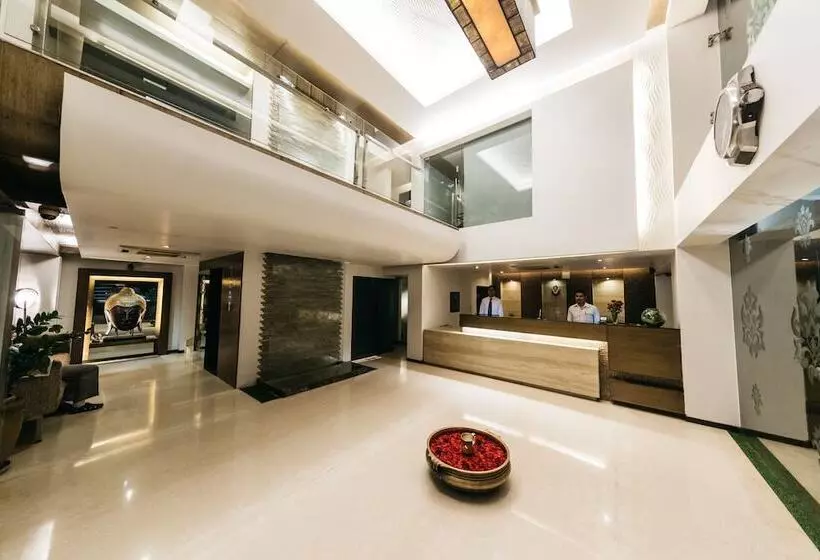 Fotos del hotel The Royale Senate Hebbal:  3