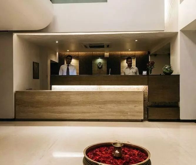 Fotos del hotel The Royale Senate Hebbal:  15