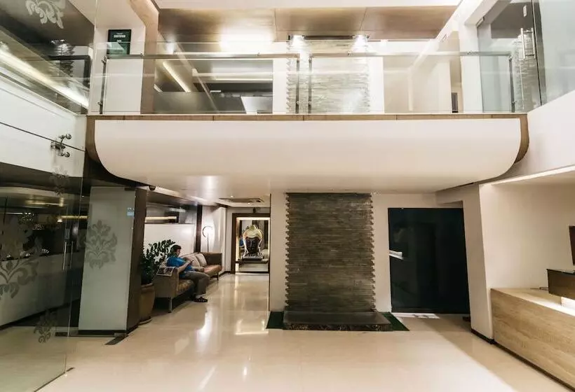 Fotos del hotel The Royale Senate Hebbal:  12