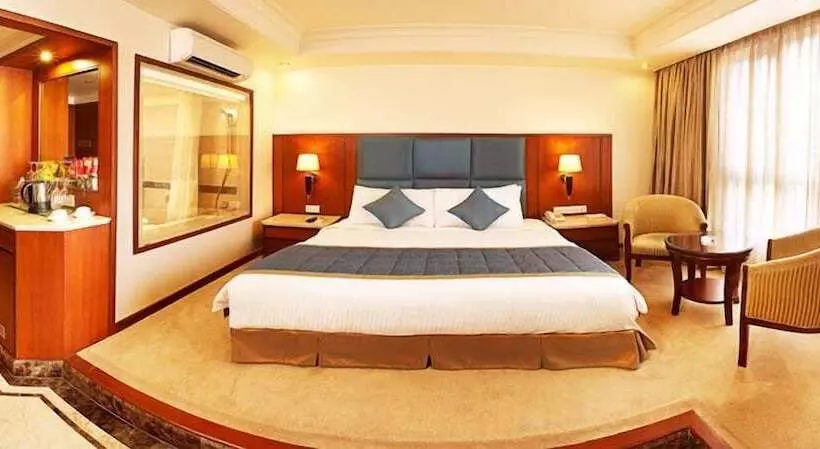 Fotos del hotel The Royale Senate Hebbal:  23