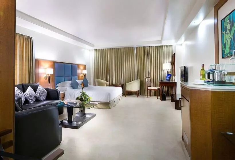 Fotos del hotel The Royale Senate Hebbal:  2