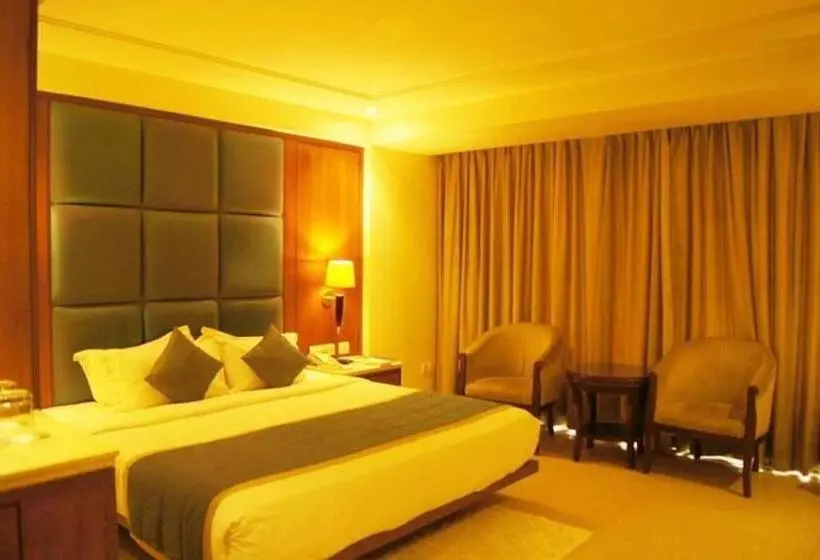 Fotos del hotel The Royale Senate Hebbal:  16