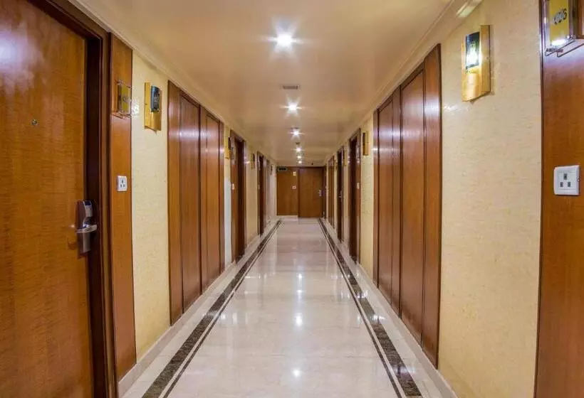 Fotos del hotel The Royale Senate Hebbal:  8