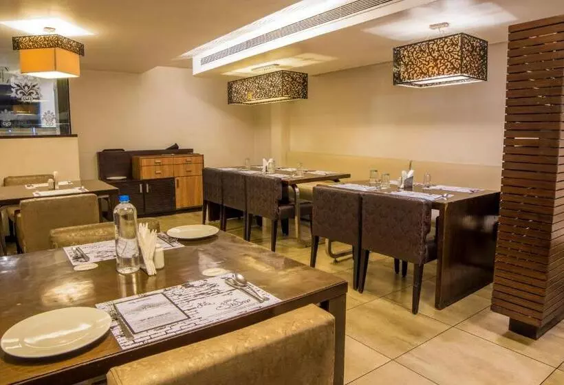 Fotos del hotel The Royale Senate Hebbal:  10