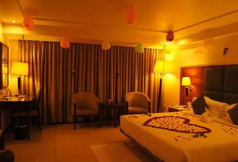 Fotos del hotel The Royale Senate Hebbal:  19