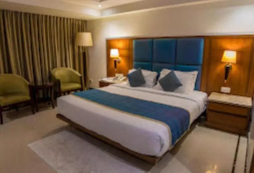 Fotos del hotel The Royale Senate Hebbal:  11