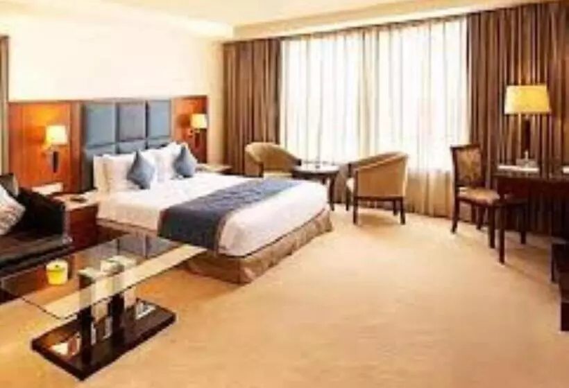 Fotos del hotel The Royale Senate Hebbal:  7