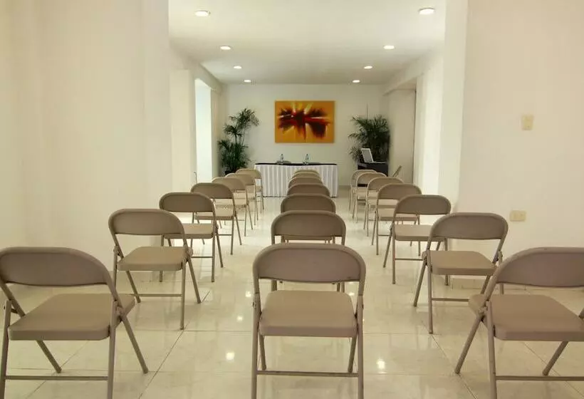 Fotos del hotel Embajadores:  11