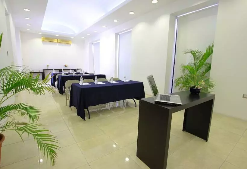 Fotos del hotel Embajadores:  8