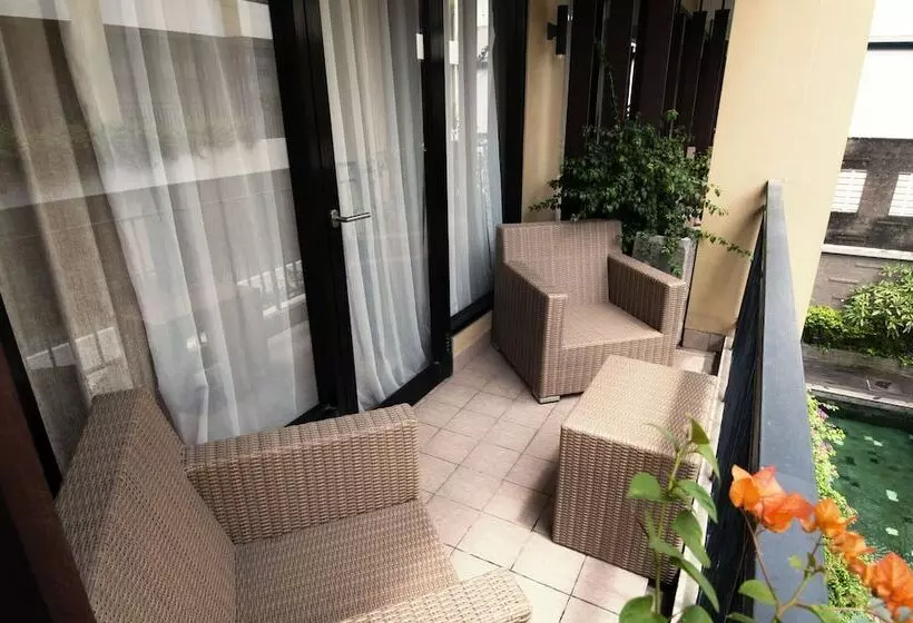 Fotos del hotel 100 Sunset Kuta Hotel & Ballroom:  6