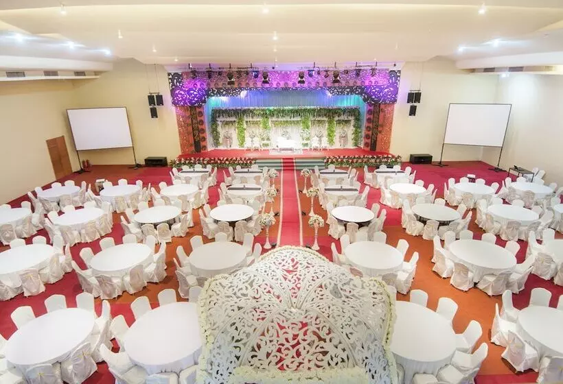 Fotos del hotel 100 Sunset Kuta Hotel & Ballroom:  15