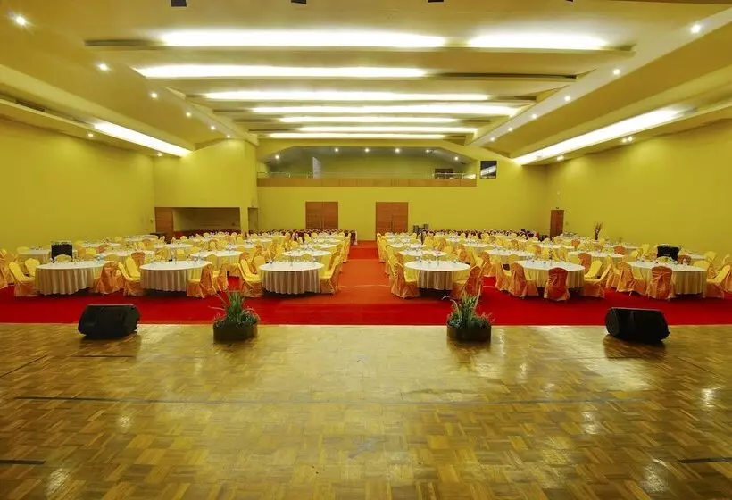 Fotos del hotel 100 Sunset Kuta Hotel & Ballroom:  12