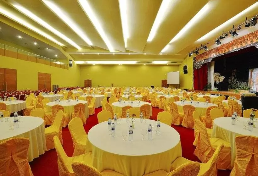 Fotos del hotel 100 Sunset Kuta Hotel & Ballroom:  5