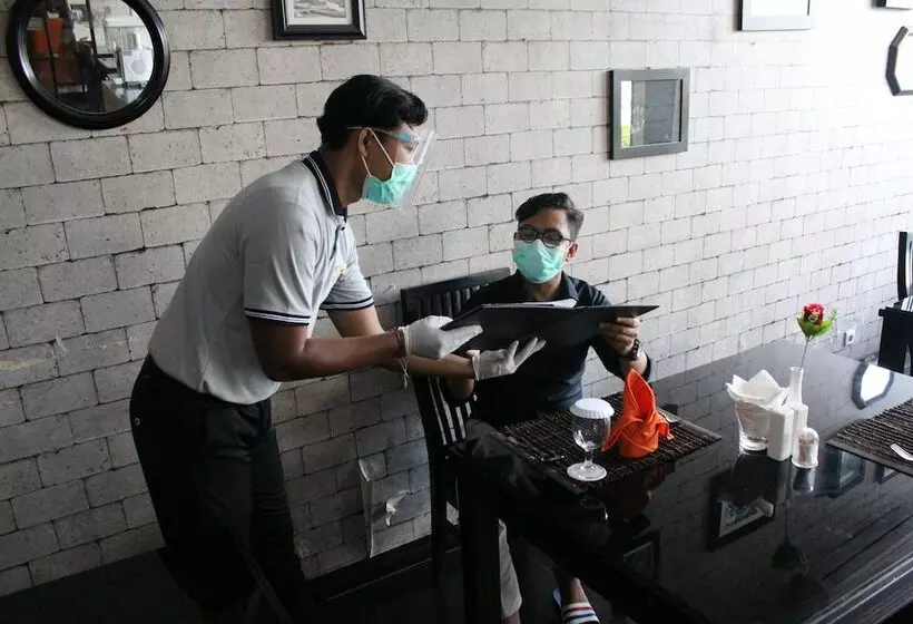 Fotos del hotel 100 Sunset Kuta Hotel & Ballroom:  13