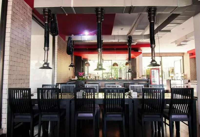 Fotos del hotel 100 Sunset Kuta Hotel & Ballroom:  4