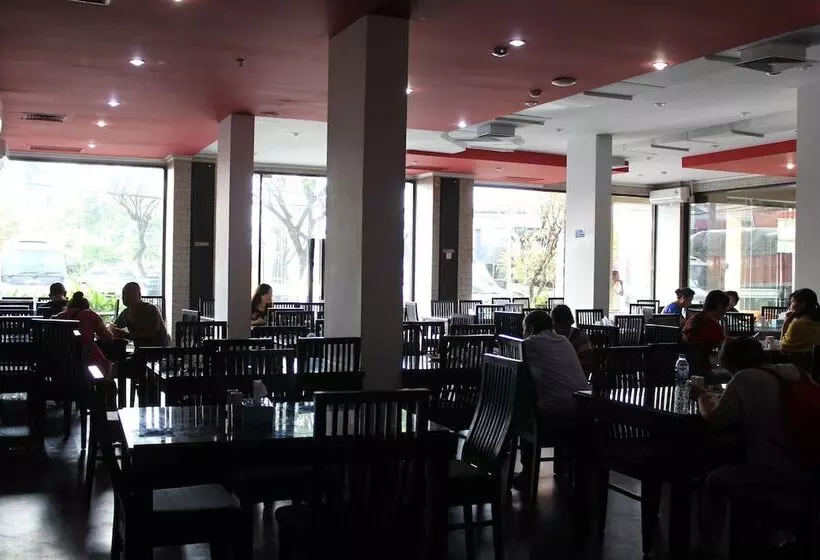 Fotos del hotel 100 Sunset Kuta Hotel & Ballroom:  3