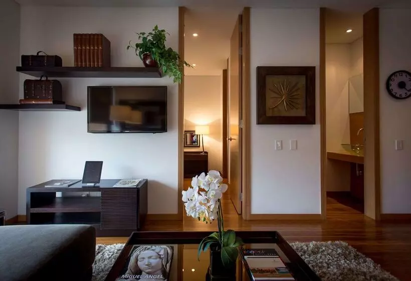 Fotos del hotel 93 Luxury Suites & Residences:  15