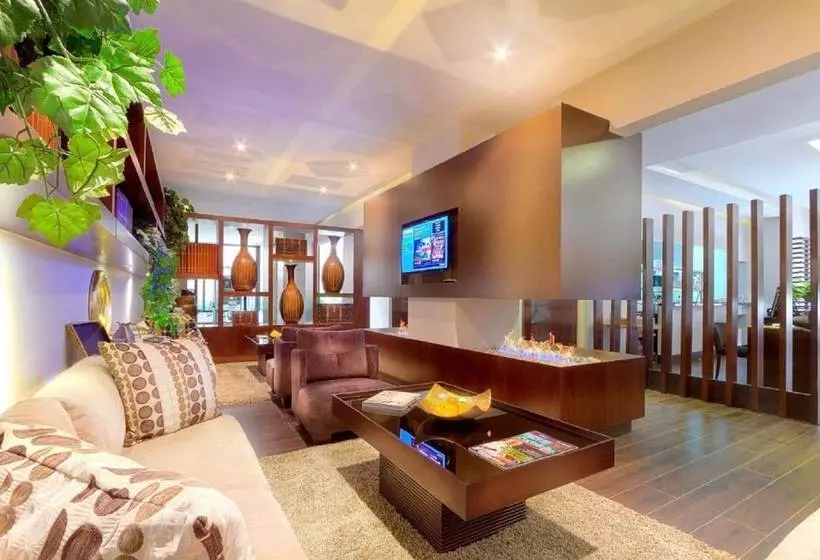 Fotos del hotel 93 Luxury Suites & Residences:  19