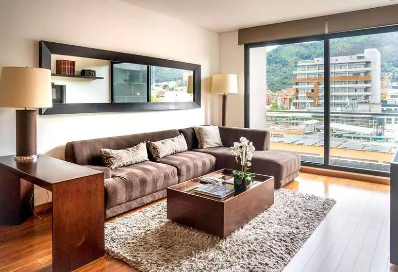 Fotos del hotel 93 Luxury Suites & Residences:  11