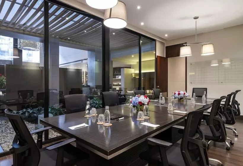 Fotos del hotel 93 Luxury Suites & Residences:  4