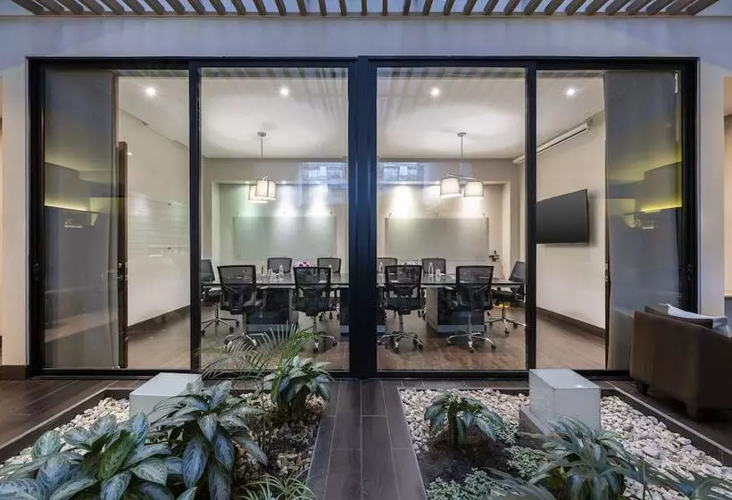 Fotos del hotel 93 Luxury Suites & Residences:  6