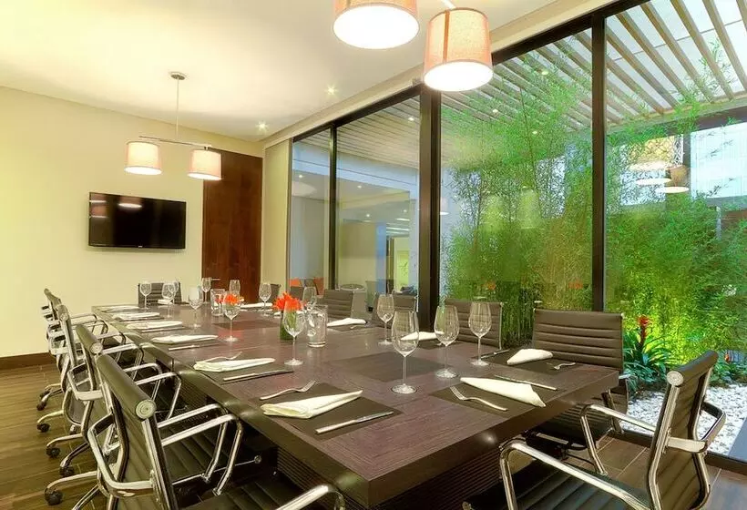 Fotos del hotel 93 Luxury Suites & Residences:  8