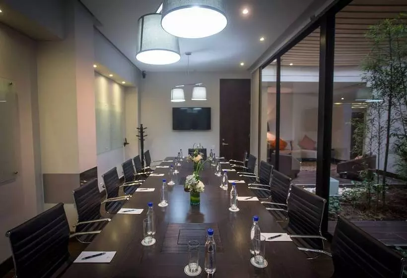 Fotos del hotel 93 Luxury Suites & Residences:  10