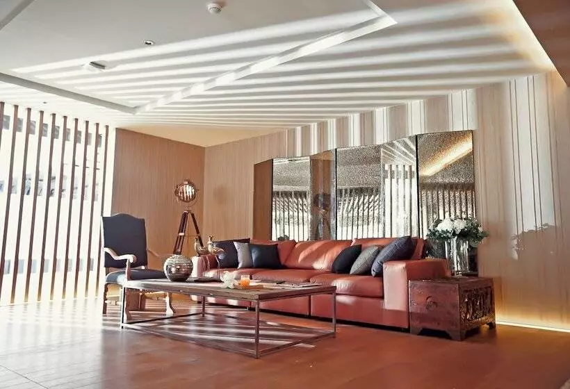 Arcadia Suites Ploenchit Sukhumvit By Compass Hospitality