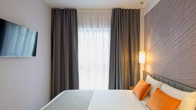 Fotos del hotel Dwo Yuste Alcalá:  27