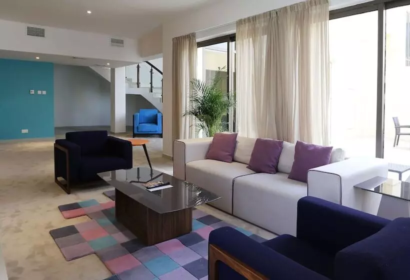 Fotos del hotel Ramada  And Suites By Wyndham Dubai Jbr:  17