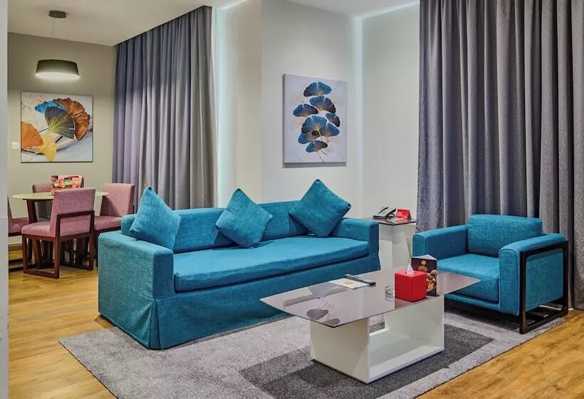 Fotos del hotel Ramada  And Suites By Wyndham Dubai Jbr:  17