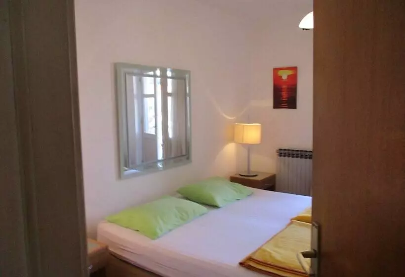 Apartments And Rooms Artemida