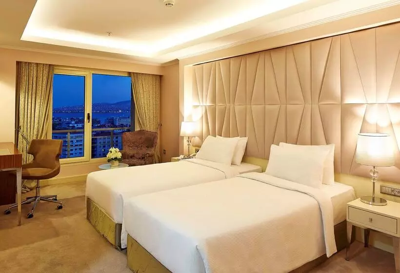Fotos del hotel Doubletree By Hilton Izmir  Alsancak:  4