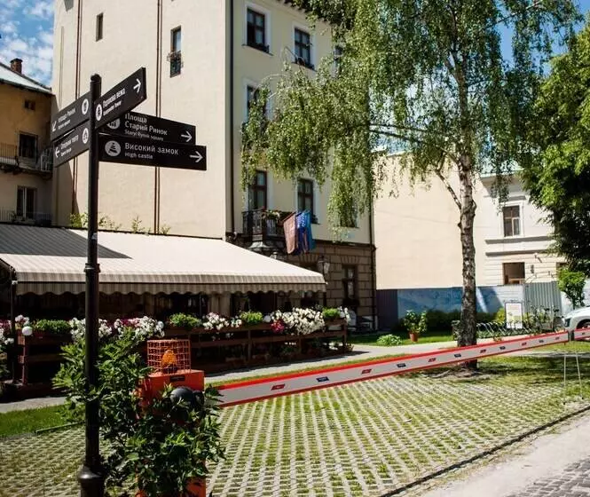 Saint Feder Boutique